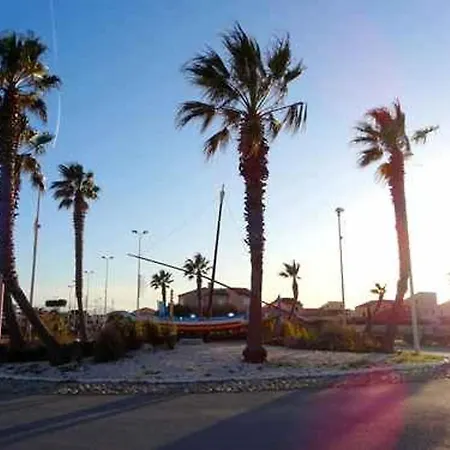Renove 50m De La Avec Parking, 4 Pers, - Fr-1-782-29 *